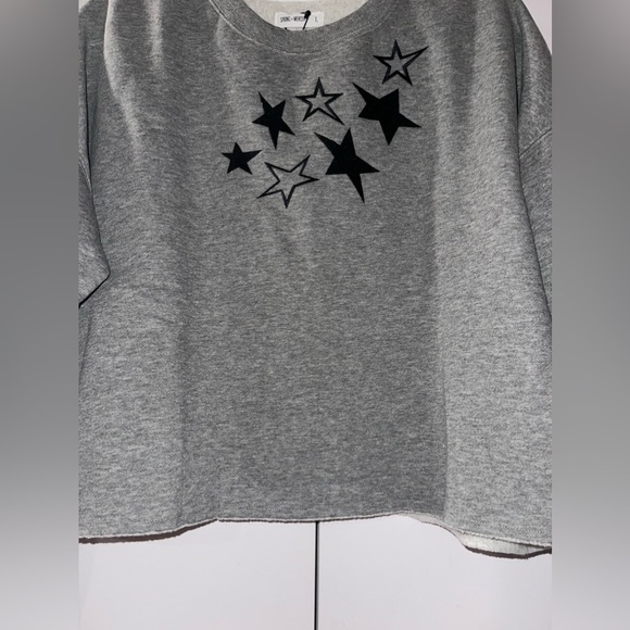 Brand New Spring and Mercer Raw Hem Gray Sweater with Black Stars - Size L - Picture 2 of 3